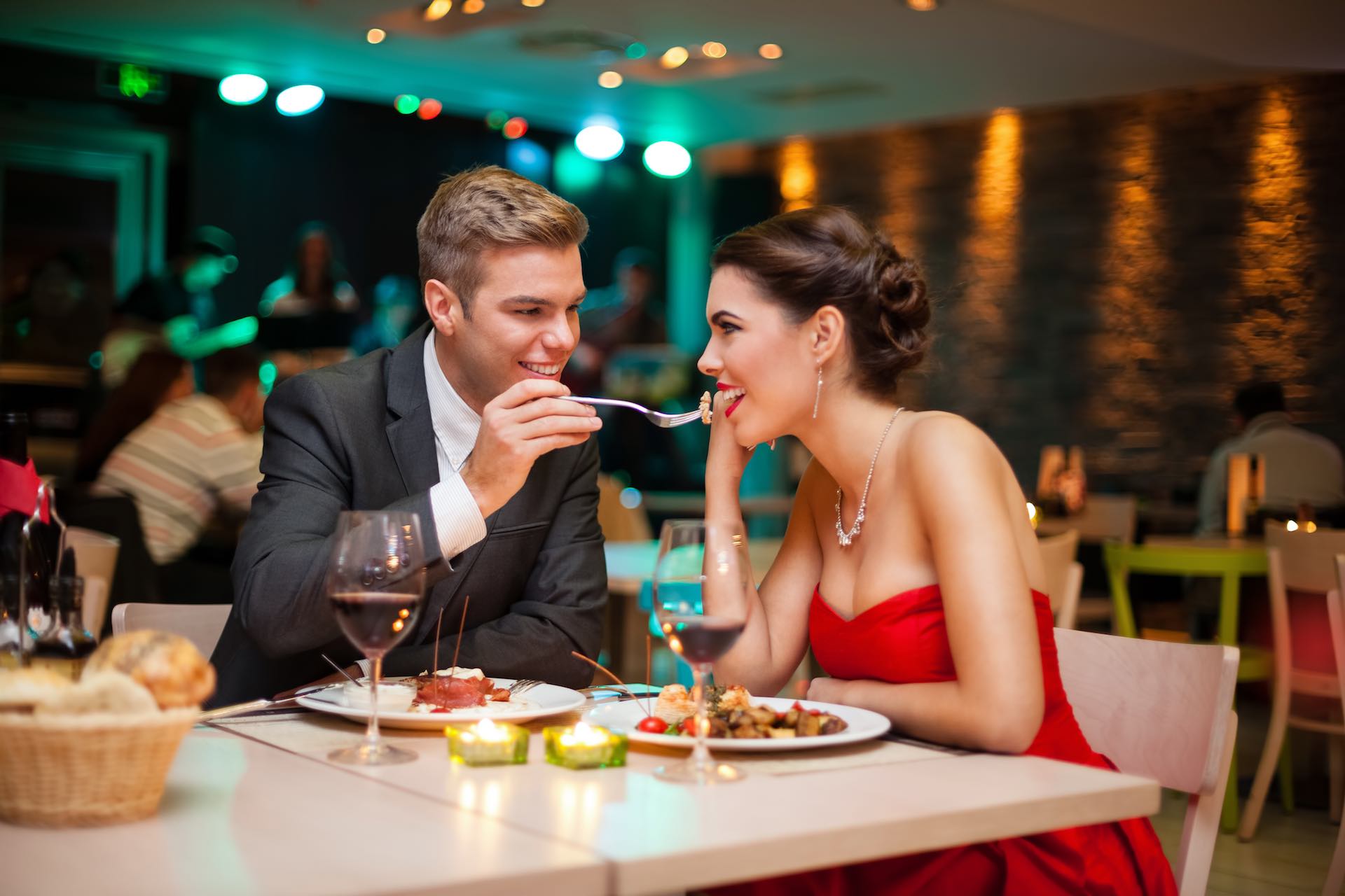 Романтическое свидание в ресторане в Волгограде