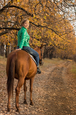 Конная прогулка для двоих в Волгограде. Подарочные сертификаты Ultra Подарки. Купить оригинальный подарок или подарочный сертификат на Конную прогулка для двоих в Волгограде. Сервис UltraPodarki.ru 8-800-505-9530. Катание на лошадях, Прогулка на лошади, Прогулка на лошадях для двоих, кони, конный клуб, конный клуб Солнечная долина, конная прогулка, конная прогулка в Волгограде