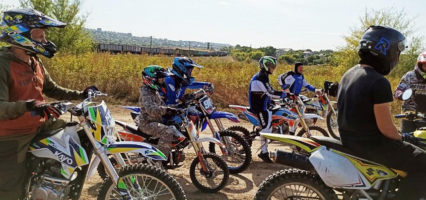 Катание на мотоцикле в Волгограде. ULTRA ПОДАРКИ. Купить катание на мотоцикле в Волгограде. Попробовав езду на мотоциклах, вы получите порцию адреналина и невероятные эмоции. Сервис: UltraPodarki.ru 8 800 505 95 30.. Катание на мотоцикле в Волгограде, прокат мотоциклов Волгоград, катание на мотоциклах, прокат мотоцикла, езда на мотоцикле Волгоград, езда на мотоцикле, мотопрогулка Волгоград, мотопрогулка, поездки на байке, личный мотоцикл, катание на мотоцикле, мотоциклетный шлем, увлечение поездками на мотоцикле, пристрастие к мотоциклам, сертификат на поездку на мотоцикле, прокатиться на мотоцикле, мото-транспорт, мото-треки, мото-поездки, езда на мотоцикле в Волгограде, катание на мотоцикле в Волгограде, мотоклуб в Волгограде
