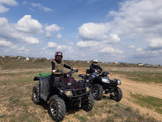 Катание на квадроциклах в Волгограде. Сервис Ultra Подарки. Подарочный сертификат на катание на квадроциклах в Волгограде. Закажите катание на квадроциклах недорого и наслаждайтесь активным отдыхом с друзьями. Выбирайте живописные маршруты для езды на квадроциклах. Сервис UltraPodarki.ru 8800-505-9530. Катание на квадроциклах, Прокат квадроциклов, езда на квадроцикле, прокат квадроциклов Волгоград, катание на квадроциклах Волгоград, Катание на квадроциклах зимой, Катание на квадроциклах летом, Сертификат на катание на квадроциклах 

