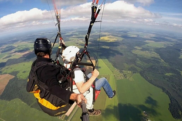 Полёт с инструктором на параплане в Волгограде. Ultra Подарки. Полёт с инструктором на параплане в Волгограде. Попробуйте полёт на двухместном параплане над столицей. Сервис: UltraPodarki.ru 8 800 505 95 30. Полёт на параплане, полёт на параплане Волгоград, полёт с инструктором на параплане Волгоград, полёт с инструктором на параплане, параплан Волгоград, параплан, парапланеризм Волгоград, купить параплан Волгоград