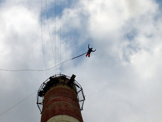 Роупджампинг - прыжки с верёвкой в Волгограде. Подарочные сертификаты Ultra Подарки. Роупджампинг в Волгограде - Экстремальный оригинальный подарок или подарочный сертификат на Роупджампинг - прыжки с верёвкой. Сервис UltraPodarki.ru 8-800-505-95-30. роупджампинг Волгоград, прыжок веревка Волгоград, роупджампинг, прыжок веревка, прыжок с веревкой, Подарок, подарочный сертификат, экстрим, экстремальный подарок