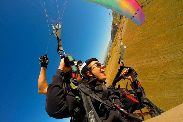 Полёт с инструктором на параплане в Волгограде. Ultra Подарки. Полёт с инструктором на параплане в Волгограде. Попробуйте полёт на двухместном параплане над столицей. Сервис: UltraPodarki.ru 8 800 505 95 30. Полёт на параплане, полёт на параплане Волгоград, полёт с инструктором на параплане Волгоград, полёт с инструктором на параплане, параплан Волгоград, параплан, парапланеризм Волгоград, купить параплан Волгоград