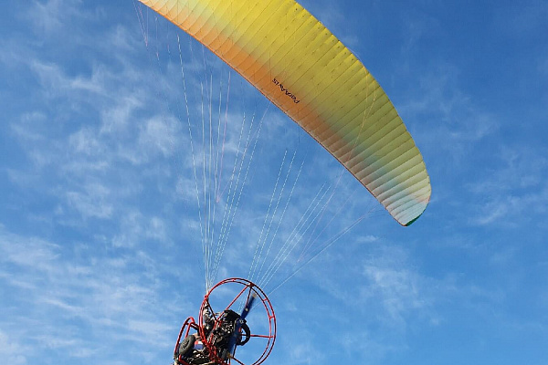 Полёт с инструктором на параплане в Волгограде. Ultra Подарки. Полёт с инструктором на параплане в Волгограде. Попробуйте полёт на двухместном параплане над столицей. Сервис: UltraPodarki.ru 8 800 505 95 30. Полёт на параплане, полёт на параплане Волгоград, полёт с инструктором на параплане Волгоград, полёт с инструктором на параплане, параплан Волгоград, параплан, парапланеризм Волгоград, купить параплан Волгоград