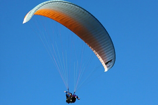 Полёт с инструктором на параплане в Волгограде. Ultra Подарки. Полёт с инструктором на параплане в Волгограде. Попробуйте полёт на двухместном параплане над столицей. Сервис: UltraPodarki.ru 8 800 505 95 30. Полёт на параплане, полёт на параплане Волгоград, полёт с инструктором на параплане Волгоград, полёт с инструктором на параплане, параплан Волгоград, параплан, парапланеризм Волгоград, купить параплан Волгоград