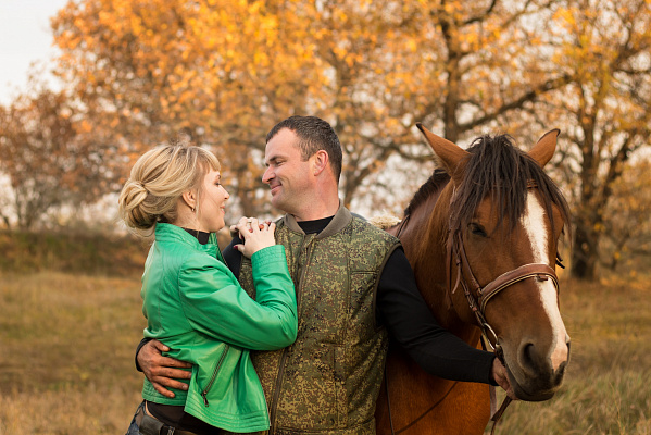 Конная прогулка для двоих в Волгограде. Подарочные сертификаты Ultra Подарки. Купить оригинальный подарок или подарочный сертификат на Конную прогулка для двоих в Волгограде. Сервис UltraPodarki.ru 8-800-505-9530. Катание на лошадях, Прогулка на лошади, Прогулка на лошадях для двоих, кони, конный клуб, конный клуб Солнечная долина, конная прогулка, конная прогулка в Волгограде