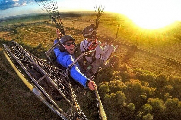 Полёт с инструктором на параплане в Волгограде. Ultra Подарки. Полёт с инструктором на параплане в Волгограде. Попробуйте полёт на двухместном параплане над столицей. Сервис: UltraPodarki.ru 8 800 505 95 30. Полёт на параплане, полёт на параплане Волгоград, полёт с инструктором на параплане Волгоград, полёт с инструктором на параплане, параплан Волгоград, параплан, парапланеризм Волгоград, купить параплан Волгоград