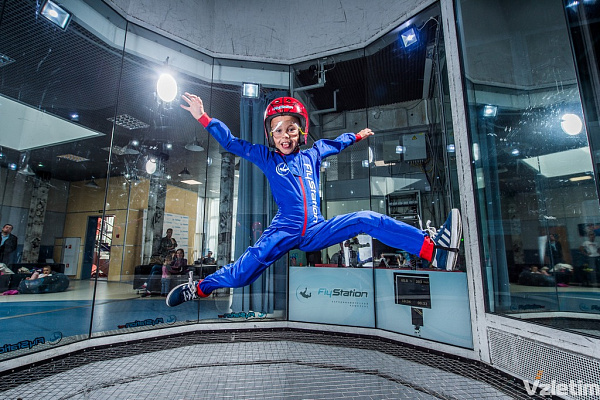 Полёт в аэротрубе  в Волгограде. Ultra Подарки. Полёт в аэротрубе  в Волгограде. Попробуйте полёт в аэротрубе . Сервис: UltraPodarki.ru 8 800 505 95 30. Полёт в аэротрубе , аэротруба Волгоград, полёт Волгоград