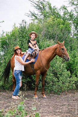 Конная прогулка в Волгограде. Подарочные сертификаты Ultra Подарки. Купить оригинальный подарок или подарочный сертификат на Конную прогулка в Волгограде. Сервис UltraPodarki.ru 8-800-505-9530. Катание на лошадях, Прогулка на лошади, Прогулка на лошадях, кони, конный клуб, конный клуб Солнечная долина, конная прогулка, конная прогулка в Волгограде