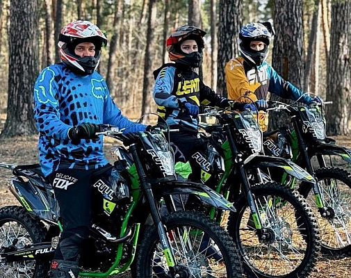 Катание на мотоцикле в Волгограде. ULTRA ПОДАРКИ. Купить катание на мотоцикле в Волгограде. Попробовав езду на мотоциклах, вы получите порцию адреналина и невероятные эмоции. Сервис: UltraPodarki.ru 8 800 505 95 30.. Катание на мотоцикле в Волгограде, прокат мотоциклов Волгоград, катание на мотоциклах, прокат мотоцикла, езда на мотоцикле Волгоград, езда на мотоцикле, мотопрогулка Волгоград, мотопрогулка, поездки на байке, личный мотоцикл, катание на мотоцикле, мотоциклетный шлем, увлечение поездками на мотоцикле, пристрастие к мотоциклам, сертификат на поездку на мотоцикле, прокатиться на мотоцикле, мото-транспорт, мото-треки, мото-поездки, езда на мотоцикле в Волгограде, катание на мотоцикле в Волгограде, мотоклуб в Волгограде
