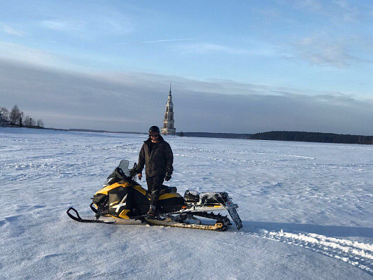 Катание на снегоходах в Волгограде в подарок. Сервис Ultra Подарки
. Подарочный сертификат на катание на снегоходах в Волгограде с друзьями. Закажите прокат снегоходов в подарок для мужчины по привлекательным ценам. Живописные маршруты для езды на снегоходах это отличная возможность активного отдыха. Сервис UltraPodarki.ru 8 800 505 95 30. катание на снегоходах, подарочный сертификат на катание на снегоходе, прокат снегоходов, прокат снегоходов Волгоград, катание на снегоходах Волгоград, езда на снегоходе