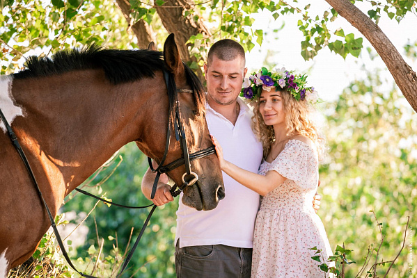 Конная прогулка в Волгограде. Подарочные сертификаты Ultra Подарки. Купить оригинальный подарок или подарочный сертификат на Конную прогулка в Волгограде. Сервис UltraPodarki.ru 8-800-505-9530. Катание на лошадях, Прогулка на лошади, Прогулка на лошадях, кони, конный клуб, конный клуб Солнечная долина, конная прогулка, конная прогулка в Волгограде