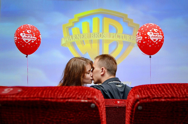 Романтическое свидание в кинотеатре в Волгограде. Ultra Подарки. Купить романтическое свидание в кинотеатре в Волгограде. Подарите самым близким незабываемые моменты и признайтесь в искренних чувствах. Сервис UltraPodarki.ru 8-800-505-95-30. Романтическое свидание в кинотеатре в Волгограде, свидание в Волгограде, свидание в кинотеатре, сертификат на свидание в кинотеатре, сертификат на свидание в Волгограде, купить свидание, купить свидание Волгоград, первое свидание, девушка свидание, хороший кинотеатре, романтический кинотеатре, романтический вечер, романтический ужин, романтические любимому, романтическая музыка