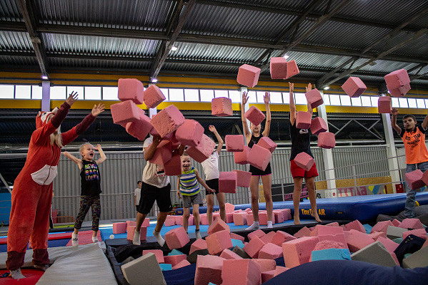  Батутный центр в Волгограде. Сервис Ultra Подарки. Купить подарочный сертификат в батутный центр, попробуйте прыжки на батуте в Волгограде. Сервис UltraPodarki.ru 8 (800) 555 95-30.. Батутный центр, батутный центр, батутный центр цены, батутный центр в Волгограде,  батутный парк, батут прыгать, прыжки +на батуте, батут Волгоград, батут спорт