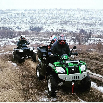 Катание на квадроциклах в Волгограде. Сервис Ultra Подарки. Подарочный сертификат на катание на квадроциклах в Волгограде. Закажите катание на квадроциклах недорого и наслаждайтесь активным отдыхом с друзьями. Выбирайте живописные маршруты для езды на квадроциклах. Сервис UltraPodarki.ru 8800-505-9530. Катание на квадроциклах, Прокат квадроциклов, езда на квадроцикле, прокат квадроциклов Волгоград, катание на квадроциклах Волгоград, Катание на квадроциклах зимой, Катание на квадроциклах летом, Сертификат на катание на квадроциклах 

