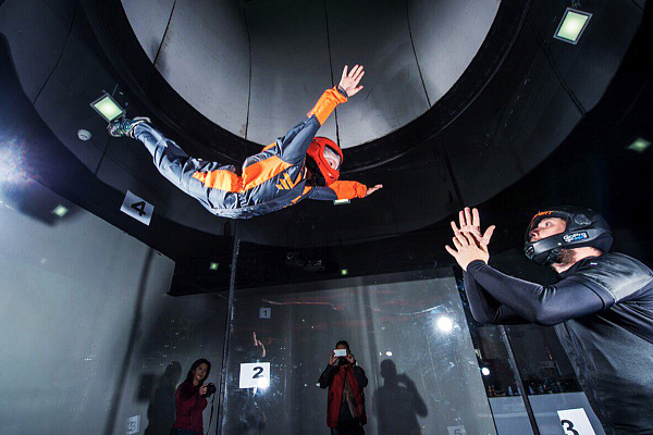 Полёт в аэротрубе  в Волгограде. Ultra Подарки. Полёт в аэротрубе  в Волгограде. Попробуйте полёт в аэротрубе . Сервис: UltraPodarki.ru 8 800 505 95 30. Полёт в аэротрубе , аэротруба Волгоград, полёт Волгоград