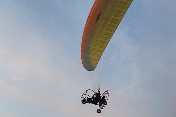 Полёт с инструктором на параплане в Волгограде. Ultra Подарки. Полёт с инструктором на параплане в Волгограде. Попробуйте полёт на двухместном параплане над столицей. Сервис: UltraPodarki.ru 8 800 505 95 30. Полёт на параплане, полёт на параплане Волгоград, полёт с инструктором на параплане Волгоград, полёт с инструктором на параплане, параплан Волгоград, параплан, парапланеризм Волгоград, купить параплан Волгоград