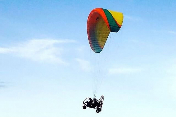 Полёт с инструктором на параплане в Волгограде. Ultra Подарки. Полёт с инструктором на параплане в Волгограде. Попробуйте полёт на двухместном параплане над столицей. Сервис: UltraPodarki.ru 8 800 505 95 30. Полёт на параплане, полёт на параплане Волгоград, полёт с инструктором на параплане Волгоград, полёт с инструктором на параплане, параплан Волгоград, параплан, парапланеризм Волгоград, купить параплан Волгоград