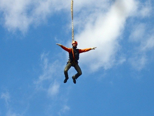 Роупджампинг - прыжки с верёвкой в Волгограде. Подарочные сертификаты Ultra Подарки. Роупджампинг в Волгограде - Экстремальный оригинальный подарок или подарочный сертификат на Роупджампинг - прыжки с верёвкой. Сервис UltraPodarki.ru 8-800-505-95-30. роупджампинг Волгоград, прыжок веревка Волгоград, роупджампинг, прыжок веревка, прыжок с веревкой, Подарок, подарочный сертификат, экстрим, экстремальный подарок