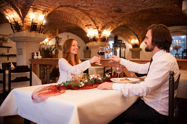 Романтическое свидание в ресторане в Волгограде. Ultra Подарки. Купить романтическое свидание в ресторане в Волгограде. Подарите самым близким незабываемые моменты и признайтесь в искренних чувствах. Сервис UltraPodarki.ru 8-800-505-95-30. Романтическое свидание в ресторане в Волгограде, свидание в Волгограде, свидание в ресторане, сертификат на свидание в ресторане, сертификат на свидание в Волгограде, купить свидание, купить свидание Волгоград, первое свидание, девушка свидание, хороший ресторан, романтический ресторан, романтический вечер, романтический ужин, романтические любимому, романтическая музыка