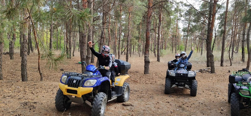 Катание на квадроциклах в Волгограде. Сервис Ultra Подарки. Подарочный сертификат на катание на квадроциклах в Волгограде. Закажите катание на квадроциклах недорого и наслаждайтесь активным отдыхом с друзьями. Выбирайте живописные маршруты для езды на квадроциклах. Сервис UltraPodarki.ru 8800-505-9530. Катание на квадроциклах, Прокат квадроциклов, езда на квадроцикле, прокат квадроциклов Волгоград, катание на квадроциклах Волгоград, Катание на квадроциклах зимой, Катание на квадроциклах летом, Сертификат на катание на квадроциклах 

